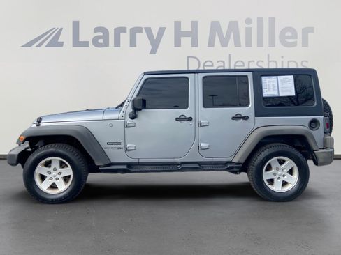 Used 2018 Jeep Wrangler Unlimited Sport S image 2