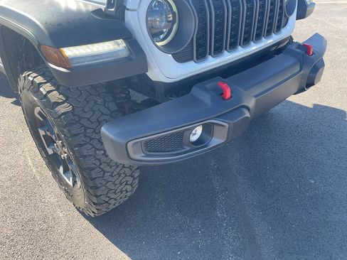 Used 2025 Jeep Wrangler Unlimited Rubicon image 4