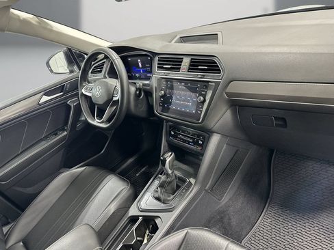 Used 2022 Volkswagen Tiguan SE FWD image 16