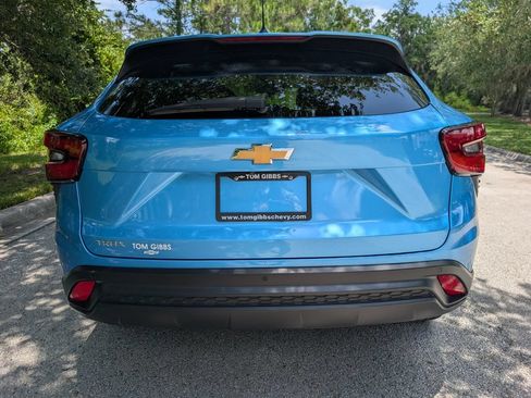 Used 2025 Chevrolet Trax LS w/ LS Convenience Package FWD image 7