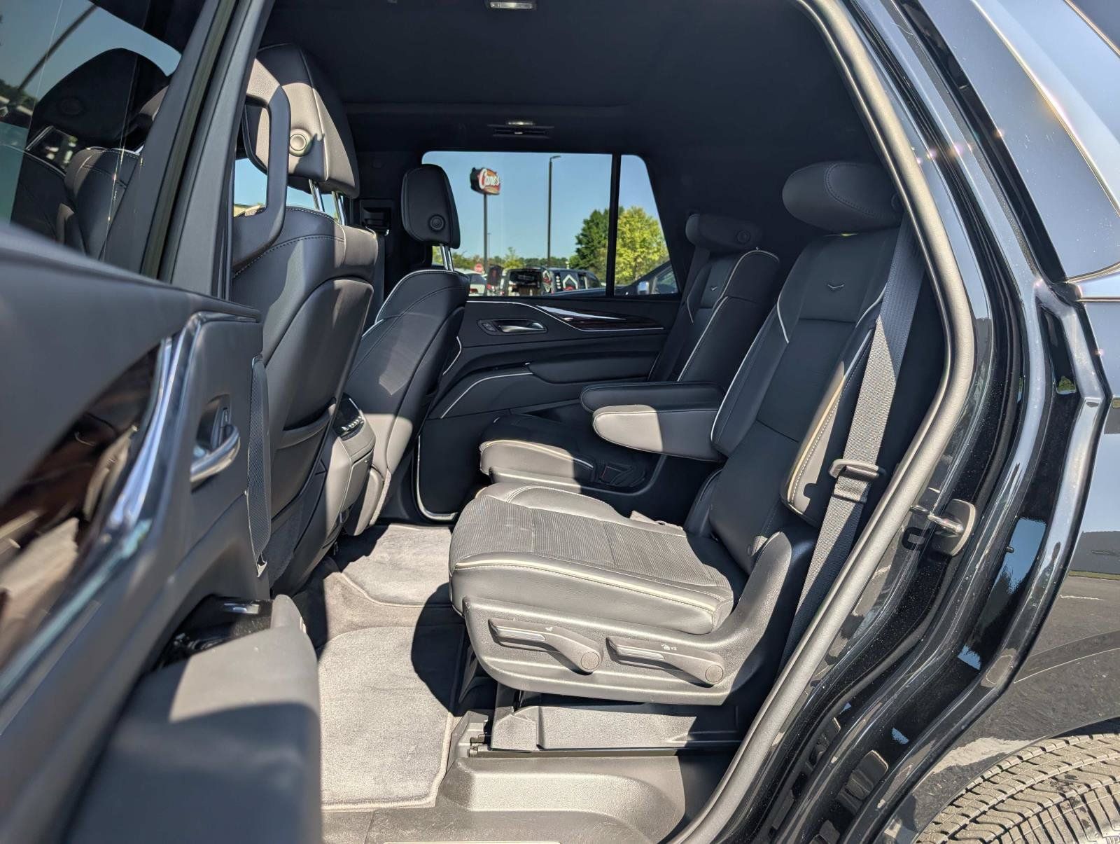 Used 2022 Cadillac Escalade Premium Luxury RWD image 24