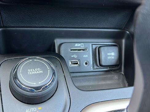 Used 2017 Jeep Cherokee 75th Anniversary AWD/4WD image 26