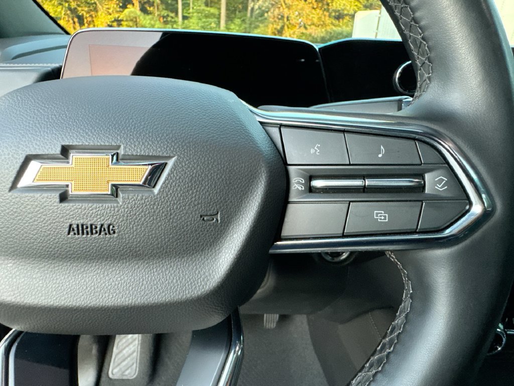Used 2025 Chevrolet Suburban LS RWD image 18