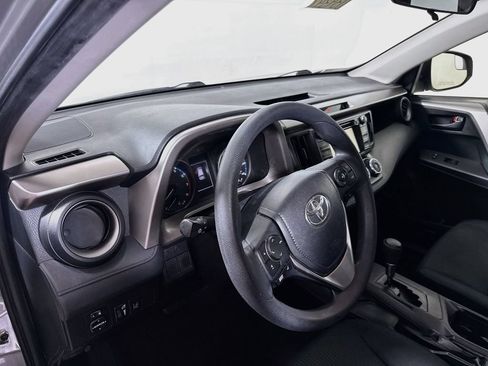 Used 2018 Toyota RAV4 LE FWD image 9
