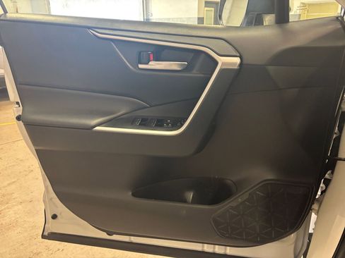 Used 2025 Toyota RAV4 XLE image 21