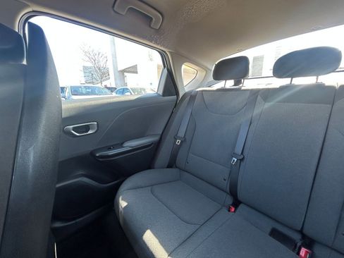 Used 2025 Kia K4 LXS image 40