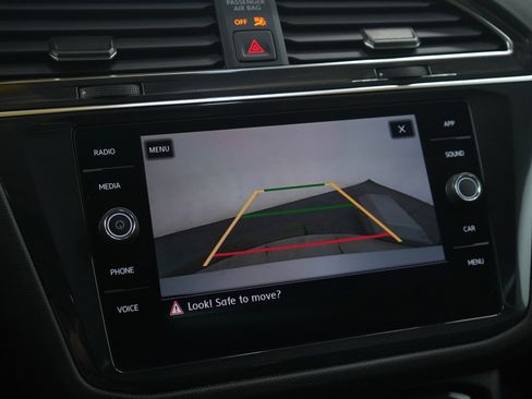 Used 2020 Volkswagen Tiguan SE image 28