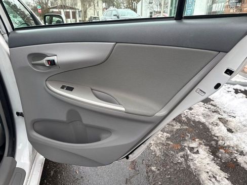 Used 2010 Toyota Corolla LE image 19