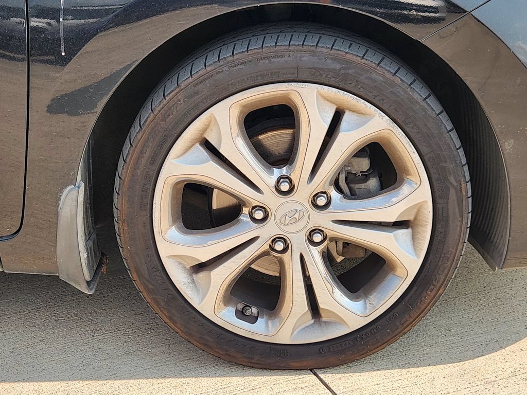 Used 2013 Hyundai Elantra GT w/ Touch & Go Pkg FWD image 11