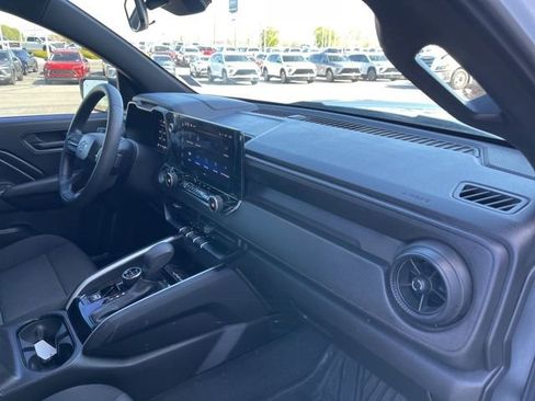 Used 2025 Chevrolet Colorado Trail Boss AWD/4WD image 18