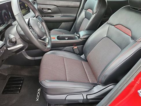 Used 2025 Nissan Kicks SR image 13