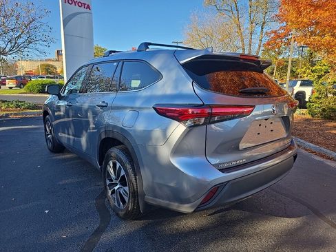 Certified 2022 Toyota Highlander XLE image 6
