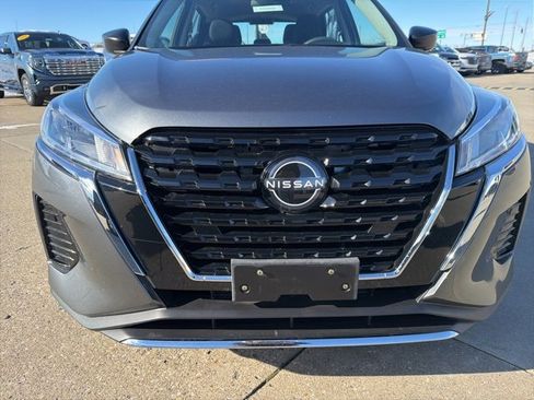 Used 2022 Nissan Kicks S image 12