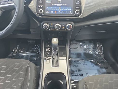 Used 2024 Nissan Kicks SV FWD image 3