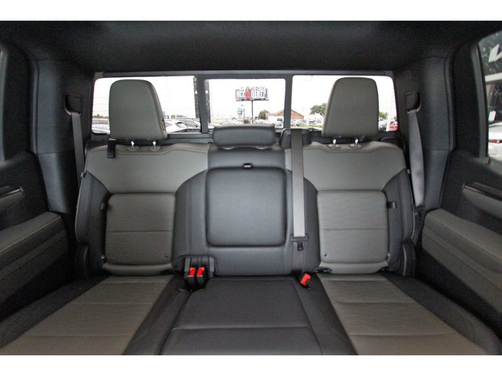 Used 2025 Chevrolet Silverado 1500 ZR2 w/ Technology Package AWD/4WD image 14