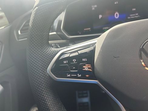 Certified 2022 Volkswagen Tiguan SE R-Line image 21