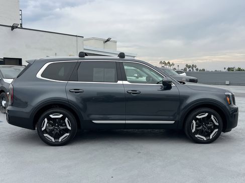 Certified 2024 Kia Telluride EX image 7