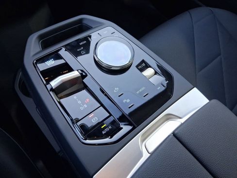 New 2026 BMW iX xDrive60 w/ Premium Package image 27