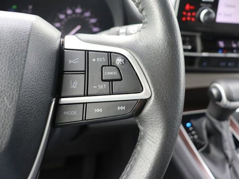 Used 2023 Toyota Sienna XLE image 20