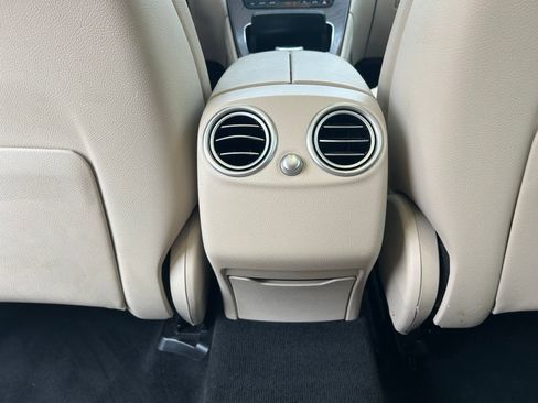 Used 2019 Mercedes-Benz GLC 300 4MATIC image 25