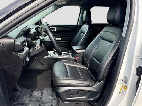 Used 2023 Ford Explorer XLT w/ Equipment Group 202A image 8