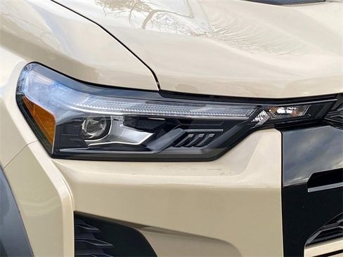 Used 2024 Chevrolet Colorado ZR2 w/ Technology Package image 4