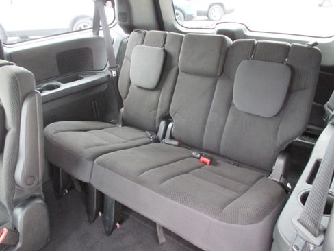 Used 2018 Dodge Grand Caravan SE image 11