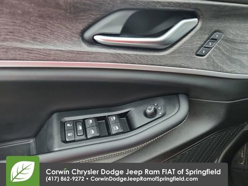 Used 2023 Jeep Grand Cherokee Limited image 21