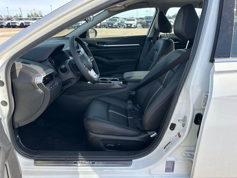 New 2025 Nissan Altima 2.5 SR image 9