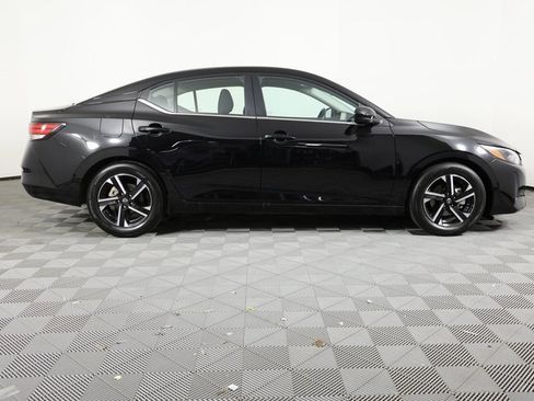Used 2025 Nissan Sentra SV image 4