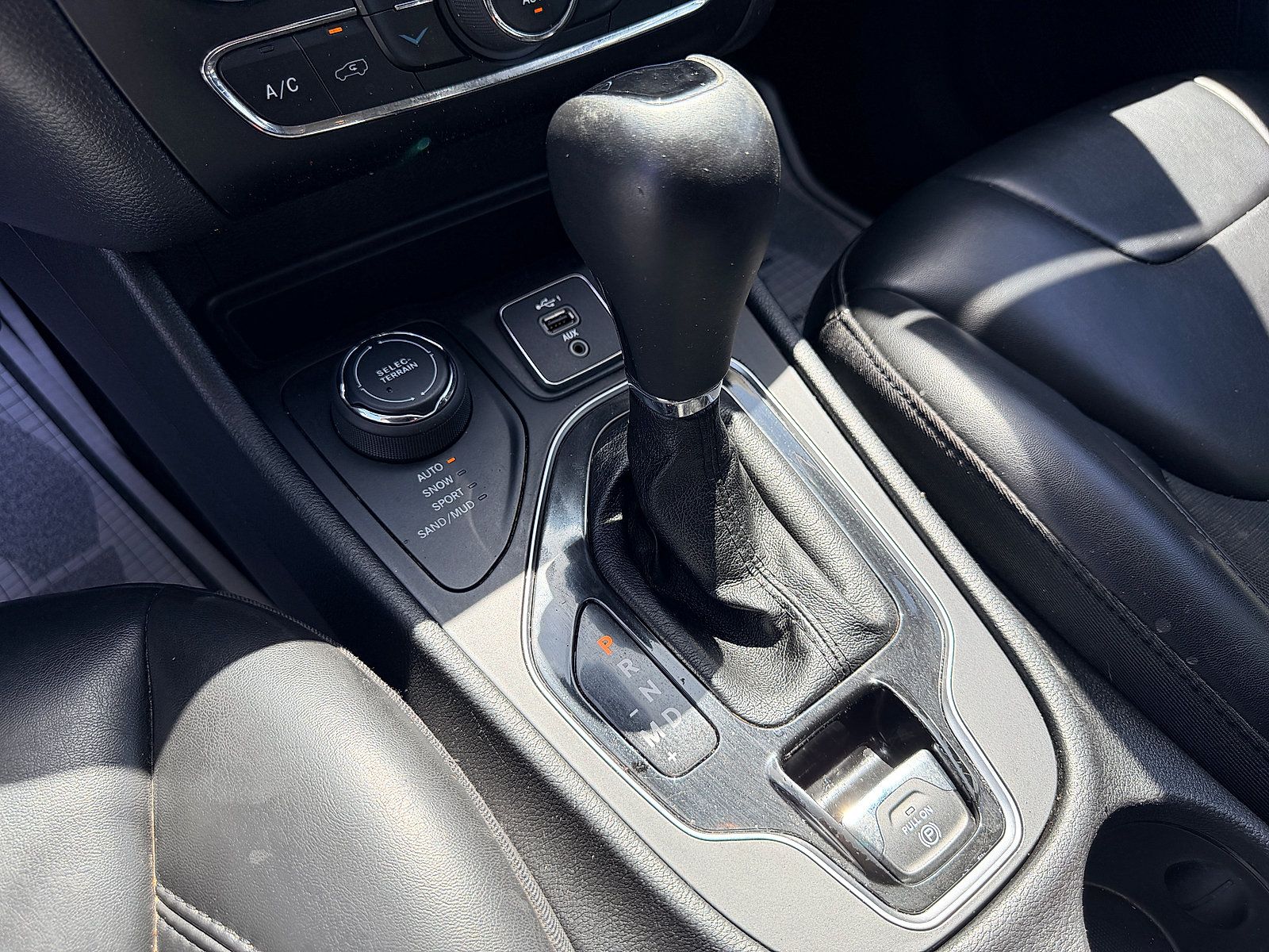 Used 2020 Jeep Cherokee Latitude Plus AWD/4WD image 28