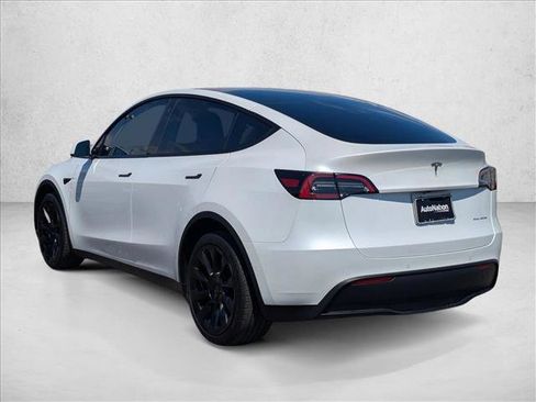 Used 2022 Tesla Model Y Long Range AWD/4WD image 8