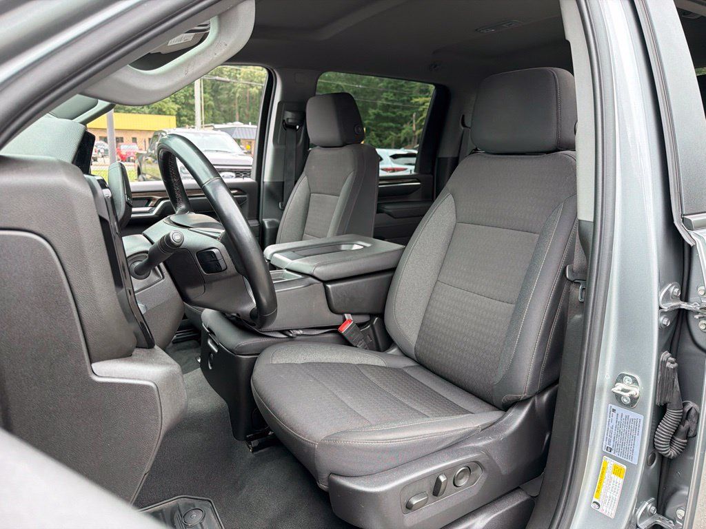 Used 2025 Chevrolet Silverado 3500 LT w/ Safety Package AWD/4WD image 17