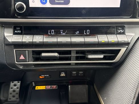 Used 2025 Toyota Camry SE FWD image 24
