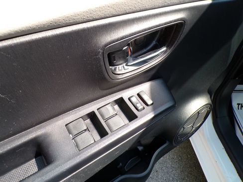 Used 2014 Toyota Yaris LE FWD image 22