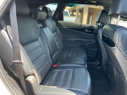 Used 2017 Kia Sorento SX image 38