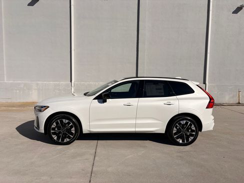 Used 2026 Volvo XC60 B5 Plus w/ Protection Package Premier image 2