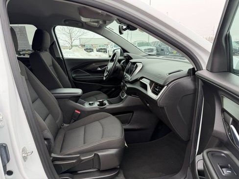 Used 2024 GMC Terrain SLE image 15