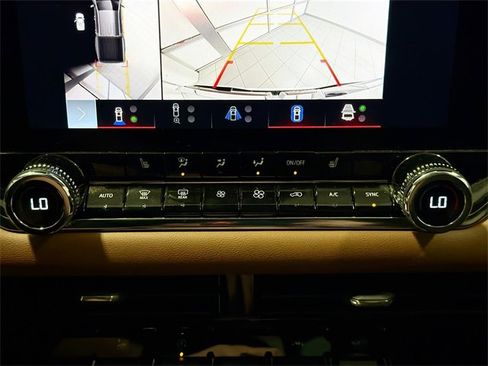 Used 2023 GMC Canyon AT4 w/ Technology Package image 14