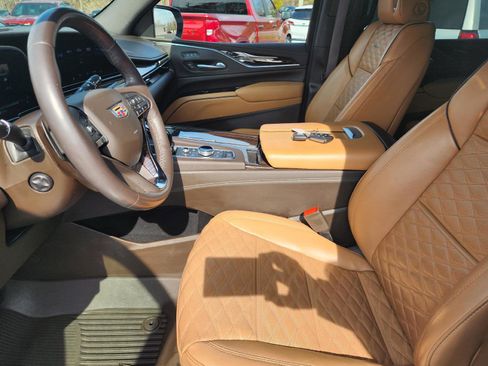 Used 2022 Cadillac Escalade ESV Premium Luxury image 7