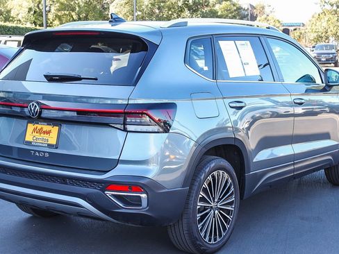 Used 2025 Volkswagen Taos SE image 6