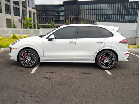 Used 2016 Porsche Cayenne GTS AWD/4WD image 2