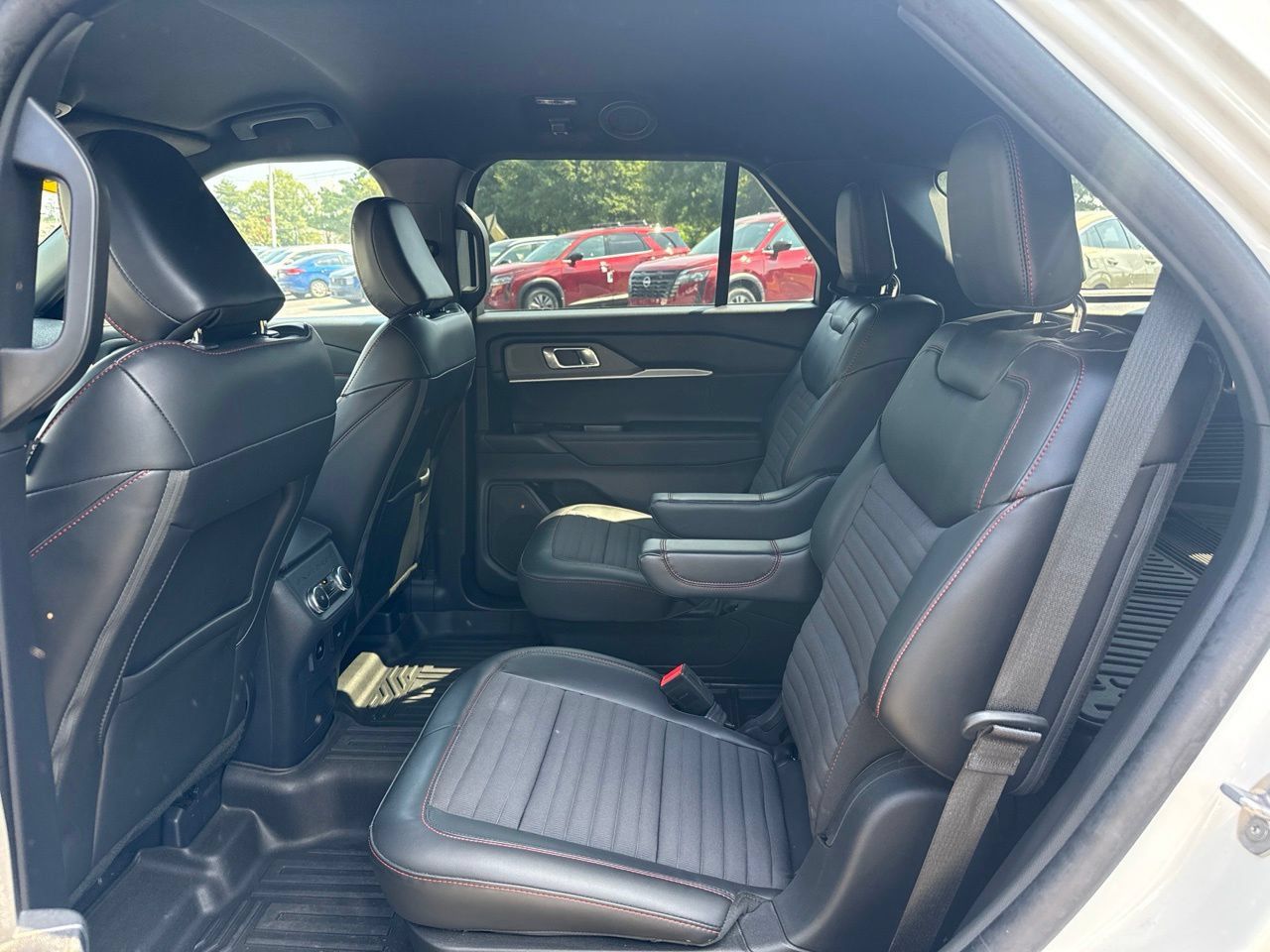 Used 2025 Ford Explorer ST-Line AWD/4WD image 9