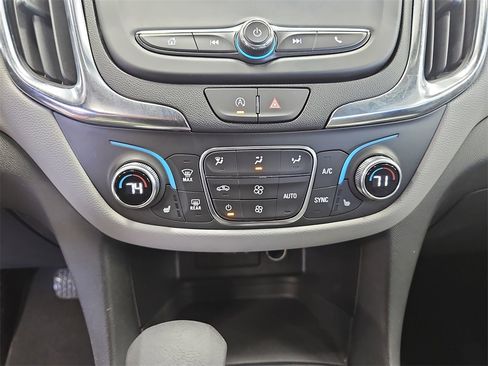 Used 2024 Chevrolet Equinox LT image 23