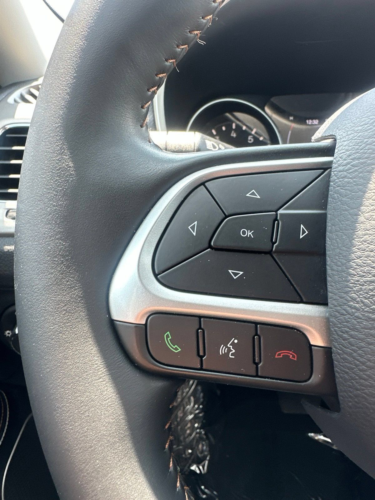 Used 2019 Jeep Compass Latitude AWD/4WD image 3