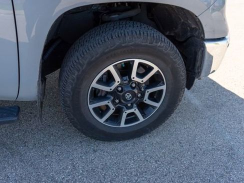Used 2021 Toyota Tundra Limited w/ Limited Premium Package AWD/4WD image 9