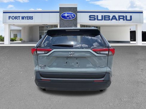 Used 2022 Toyota RAV4 XLE Premium FWD image 4