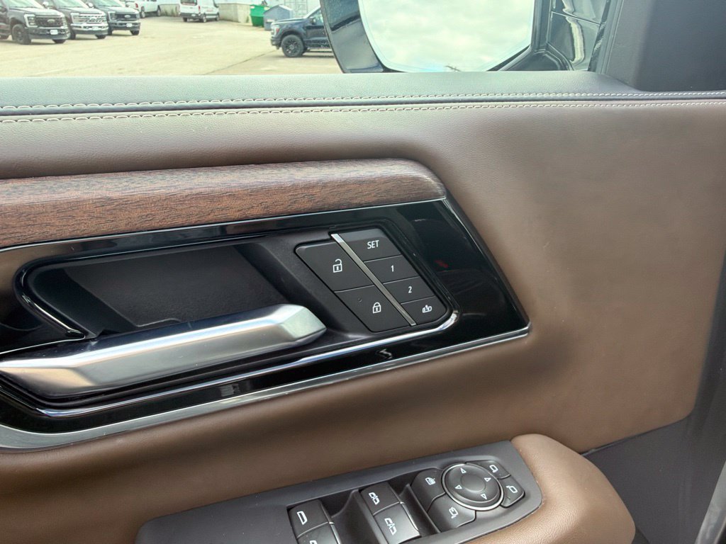 Used 2025 GMC Yukon Denali Ultimate w/ LPO, Floor Liner Package AWD/4WD image 30