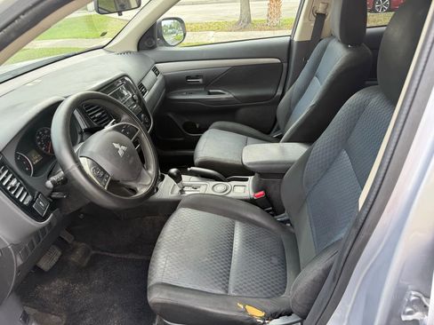 Used 2014 Mitsubishi Outlander ES image 10