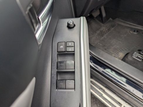 Used 2023 Toyota Highlander XLE image 15